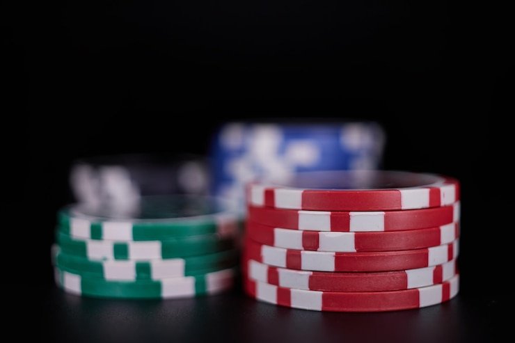 Multiple live dealer tables showing blackjack, roulette, and baccarat options